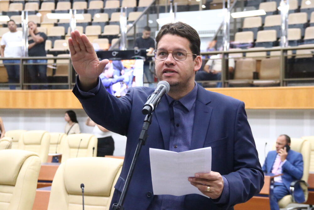 Pré-candidato em Aparecida, Cortês assume cadeira na Câmara de Goiânia