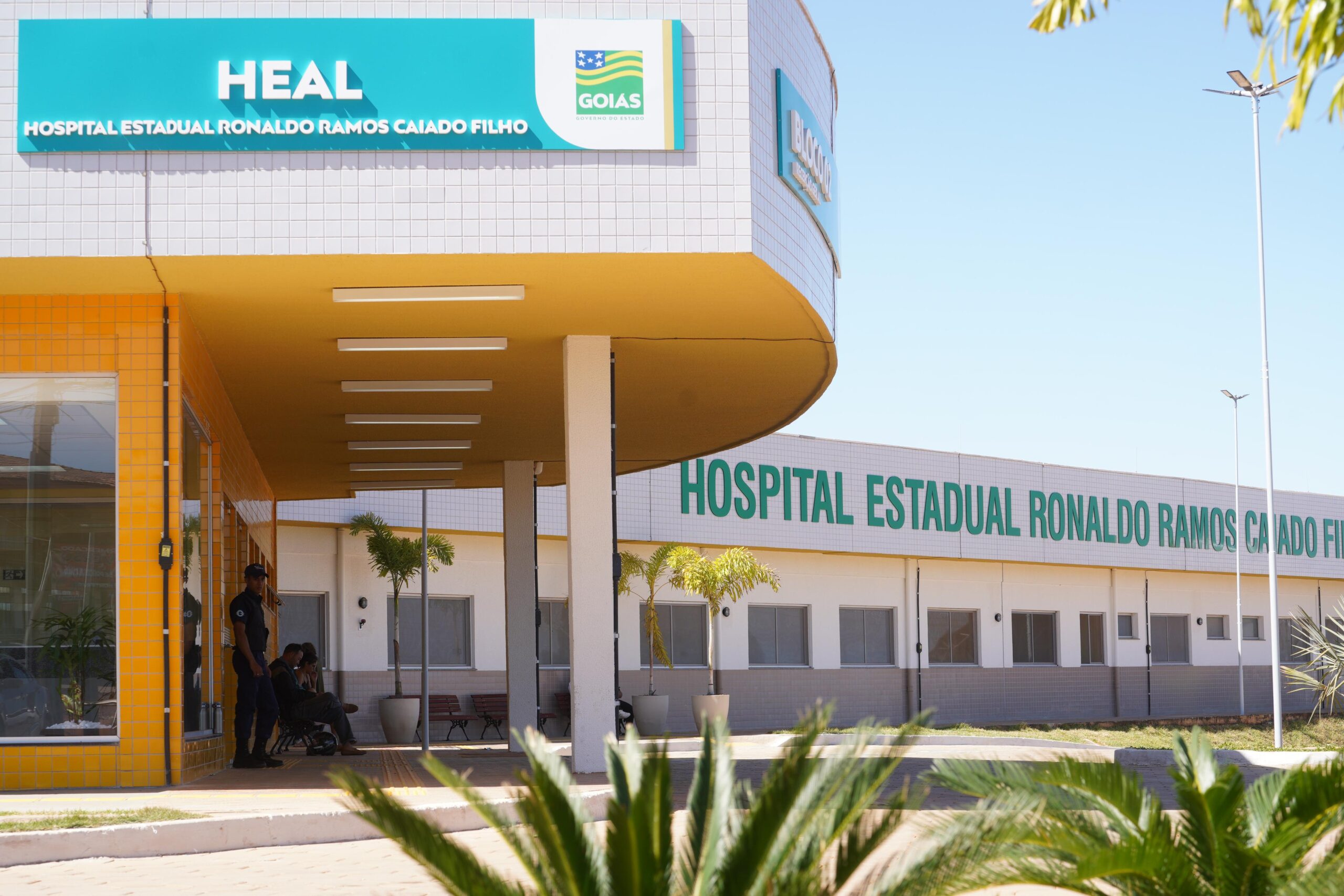 Depois de 20 anos, Hospital de Águas Lindas é entregue a população com homenagem a filho de Caiado
