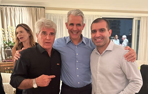 Leonardo Rizzo com Luiz Felipe D'Ávila e presidente do Novo, Eduardo Ribeiro | Foto: Divulgação