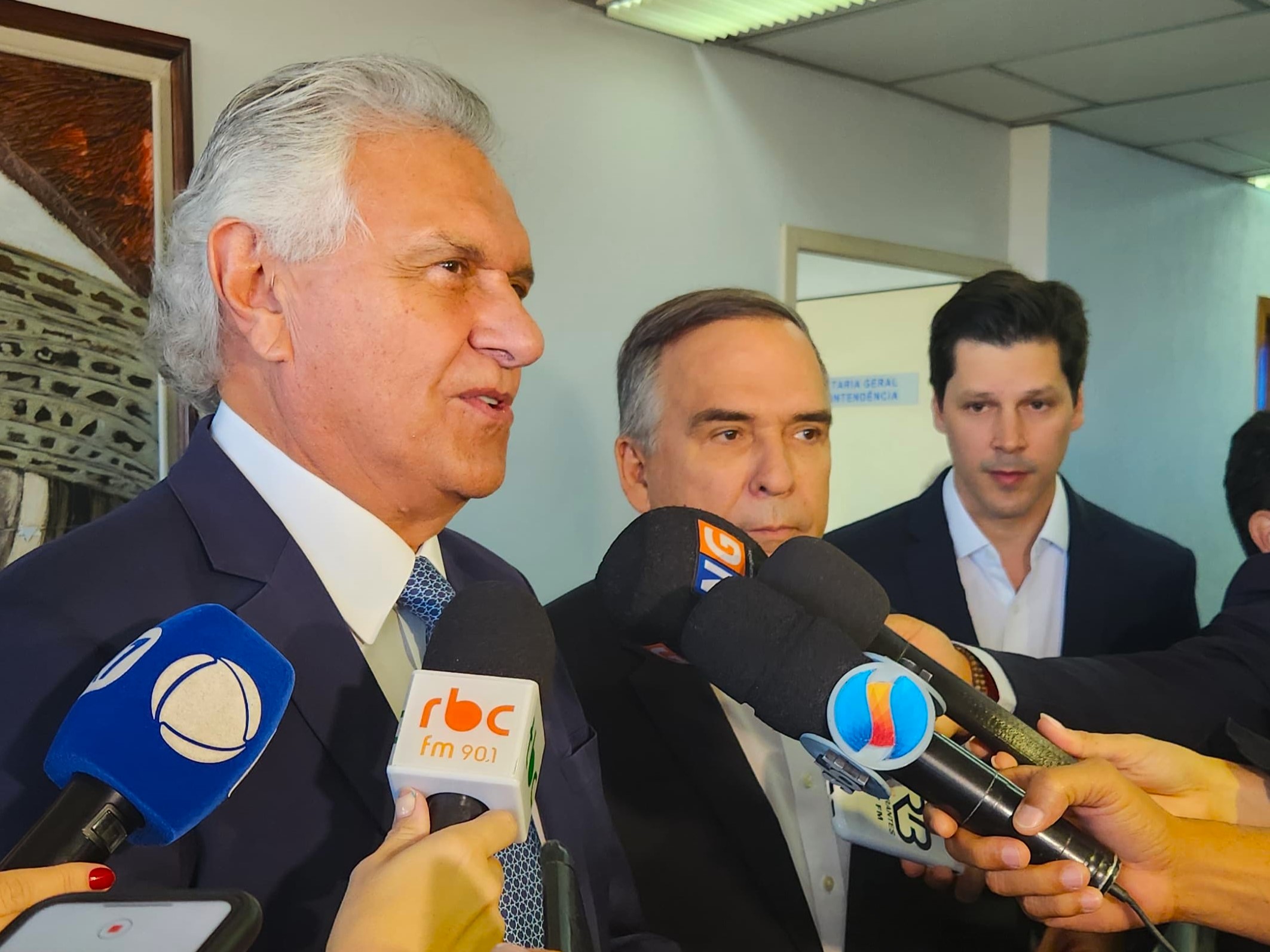 Ronaldo Caiado, Sandro Mabel e Daniel Vilela, durante coletiva | Foto: Folha Z