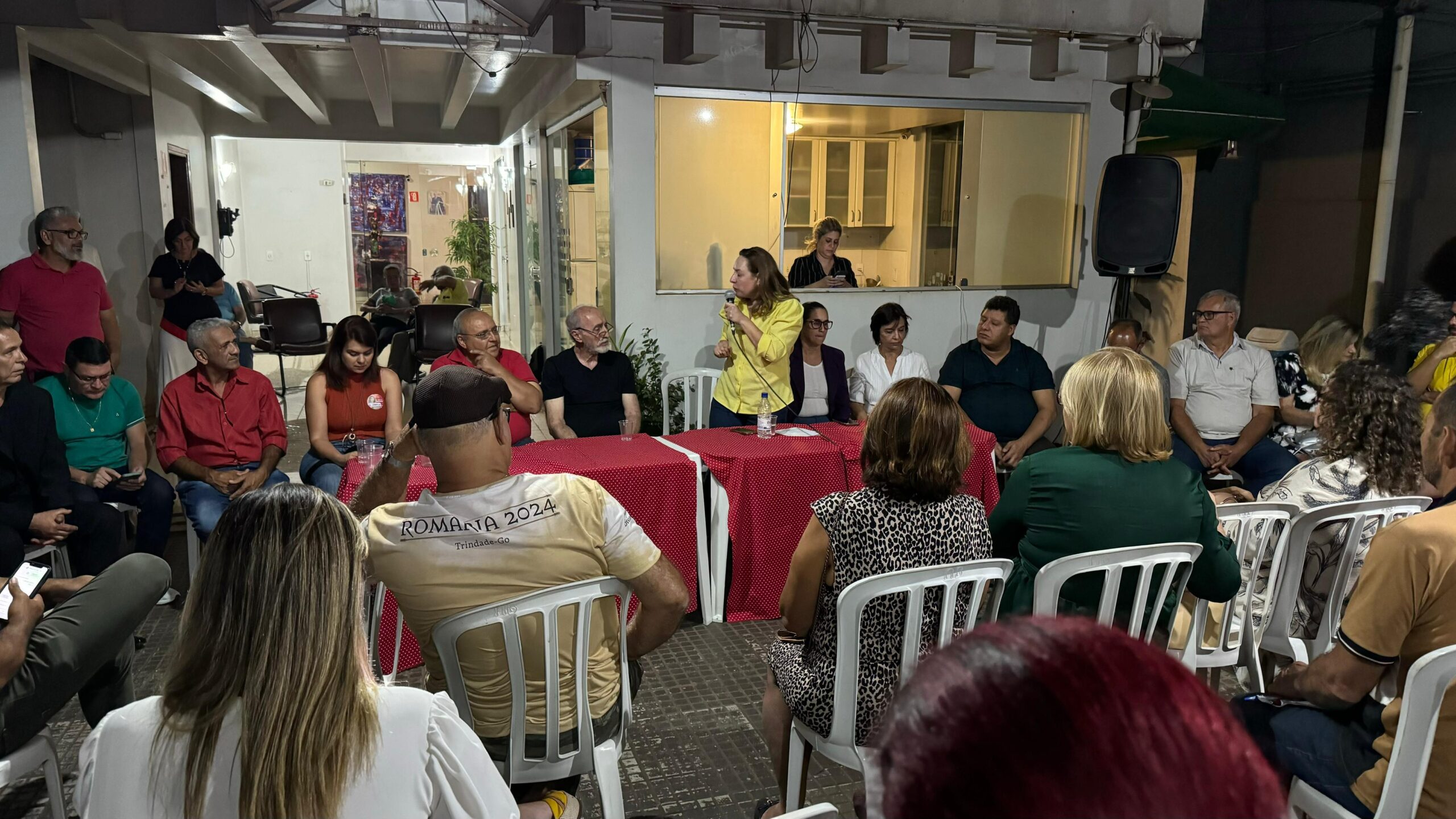 Adriana Accorsi em reunião com lideranças no Centro | Foto: Divulgação