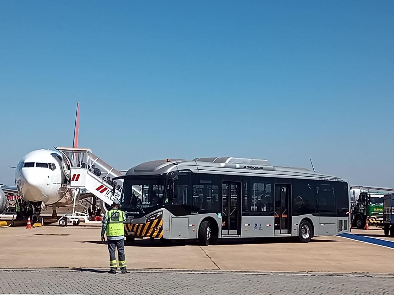 Aeroporto de Goiânia inicia testes de ônibus 100% elétricos