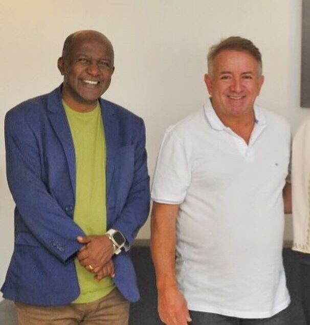 Após reunião com o prefeito Vilmar Mariano (União Brasil), o ex-secretário de Habitação de Aparecida, Marlúcio Pereira (PRTB), retirou seu nome do páreo pela prefeitura.