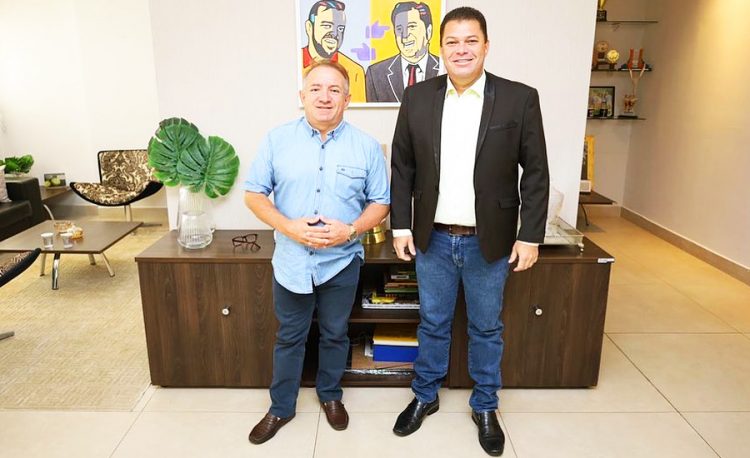 1 dia após exoneração, presidente do PT à Prefeitura de AP
