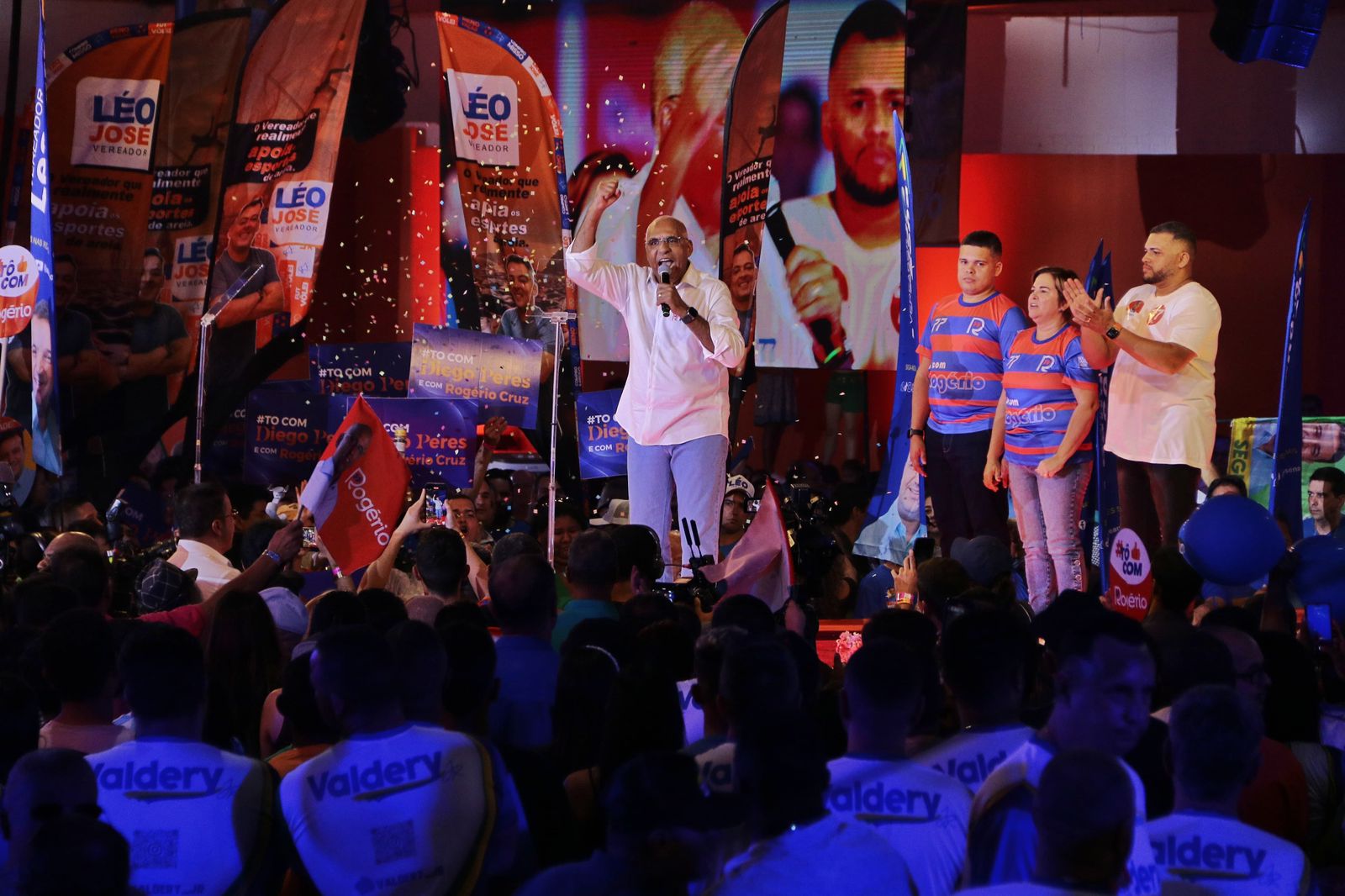 Prefeito Rogério oficializa candidatura à reeleição, mas ainda aguarda vice