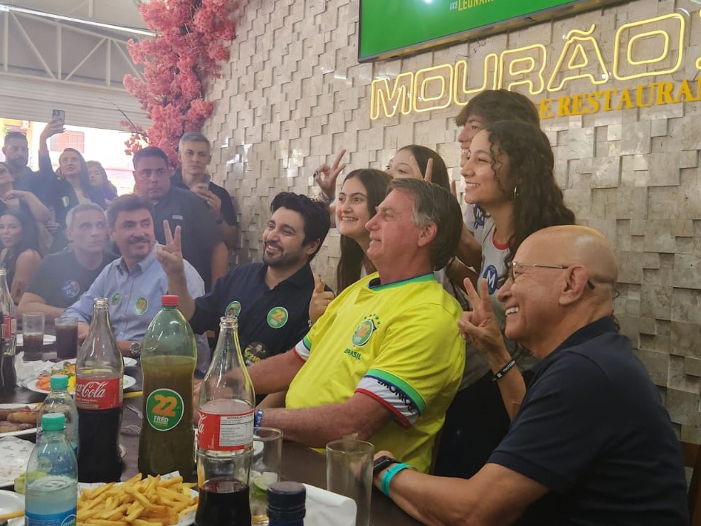Bolsonaro almoçou em Goiânia ao lado de apoiadores | Foto: Folha Z