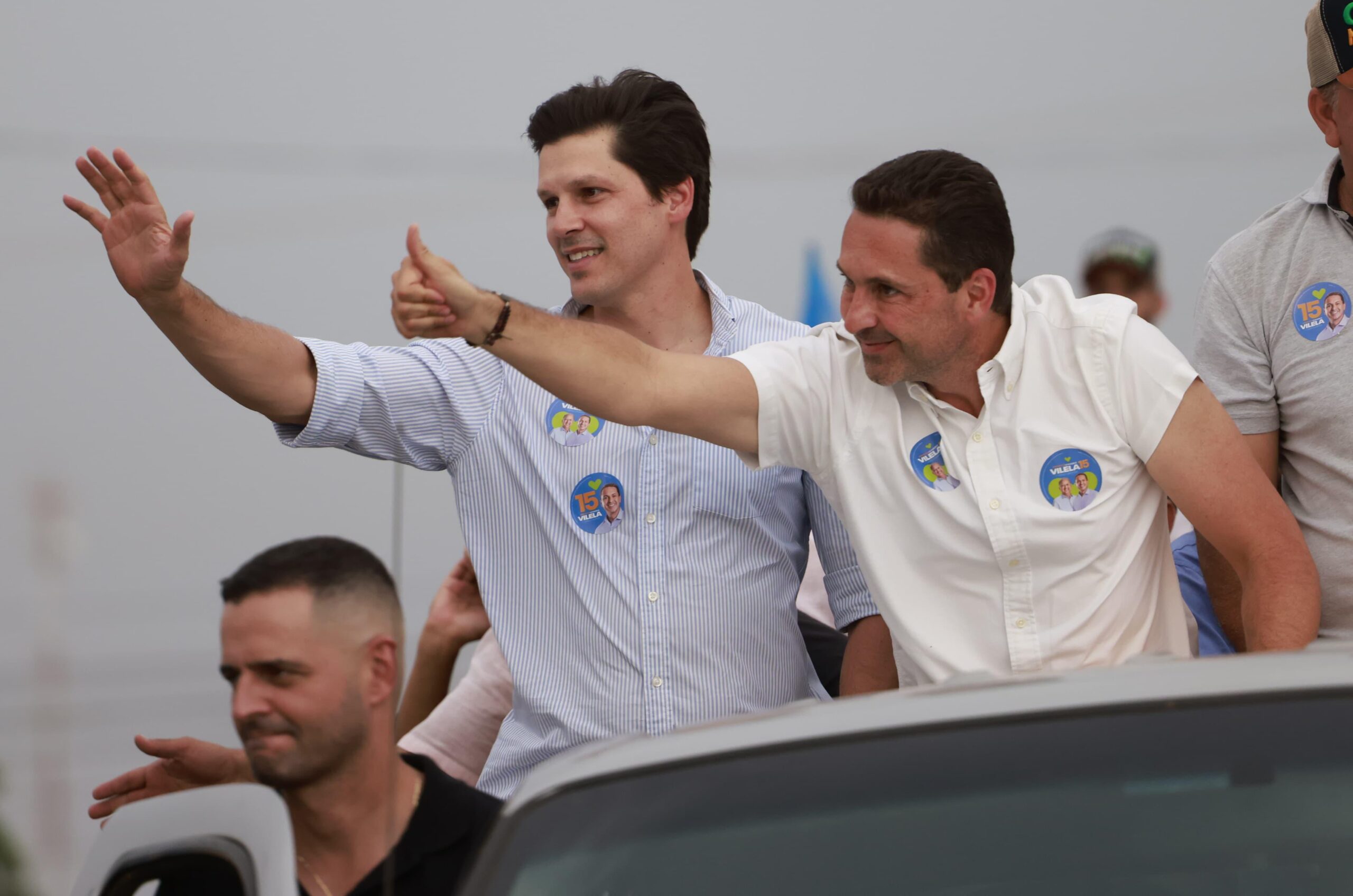 Leandro dobra palanque móvel no 2º turno