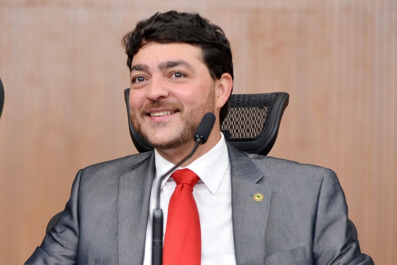 Ex-deputado Henrique Arantes reassume cargo estratégico na Alego