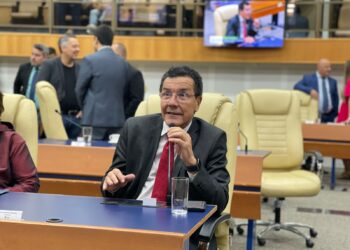 Edward Madureira durante sessão na Câmara de Goiânia | Foto: Divulgação