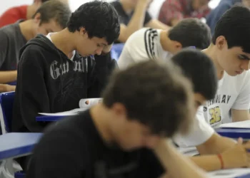 Alunos durante prova | Foto: Agência Brasil