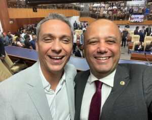 Gayer dificulta aliança entre PL e MDB e enfraquece Vitor Hugo
