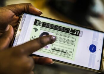 CNH: Projeto autoriza jovens de 16 anos a começarem aulas de direção