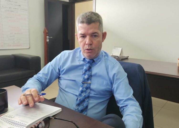 Delegado Waldir durante entrevista à Folha Z | Foto: Folha Z