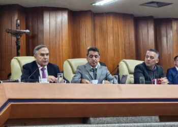 Prefeito Sandro Mabel durante prestação de contas | Foto: Divulgação / Câmara Municipal