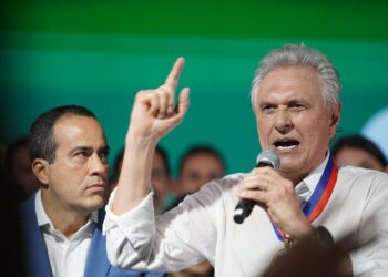 Quer receber notícias dos bastidores da política de Goiânia? Você está convidado a fazer parte de um grupo altamente bem informado sobre os rumos da cidade! **Mande uma mensagem para o **Whatsapp da Folha Z e se cadastre para ter as matérias especiais da Folha Z direto do seu celular. É só adicionar o telefone do jornal à sua agenda e mandar o seu nome e a seguinte mensagem: “quero notícias da política de Goiânia”