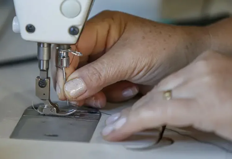 No limite do relógio e com 4 contrários, Câmara dá cidadania a Michelle Bolsonaro