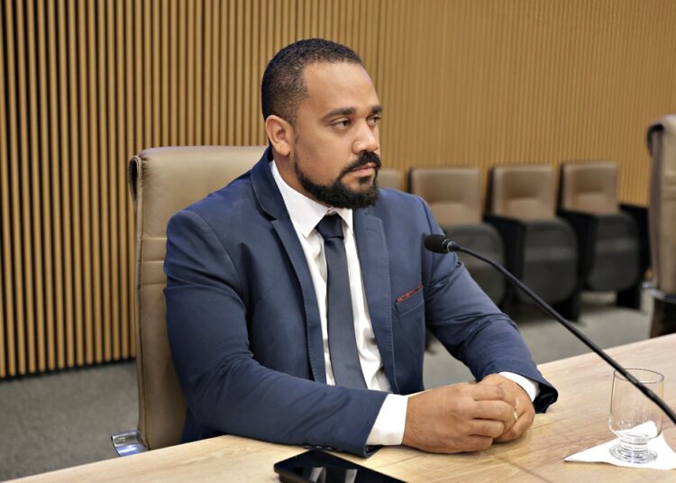 Rogério Almeida na presidência da Câmara de Aparecida