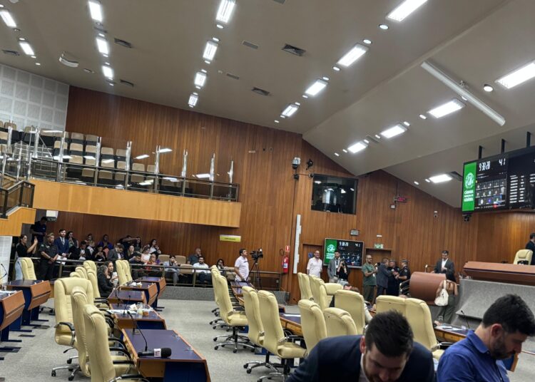 Câmara de Goiânia esgota pauta da semana; CCJ é cancelada por falta de quórum