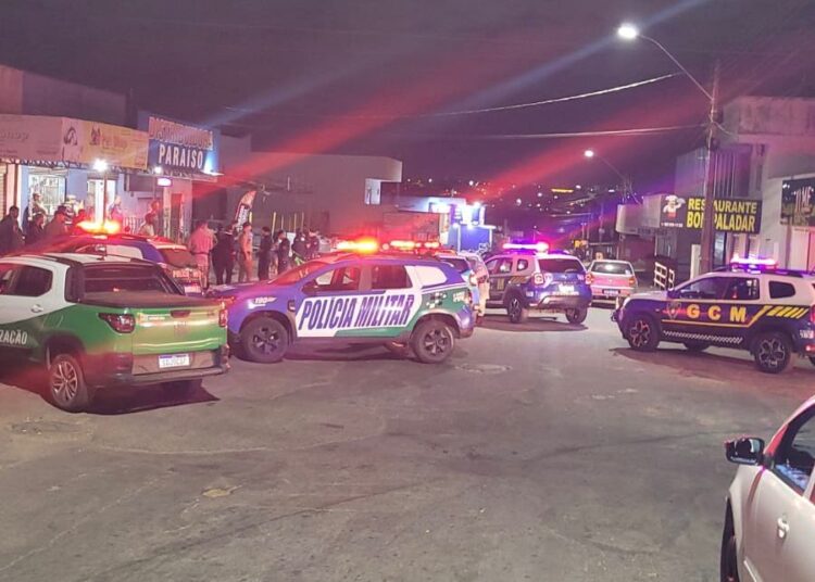 Bares, recicladoras e veículos são alvos de fiscalização em Aparecida