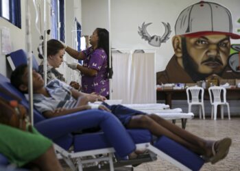 “Doença grave”: carro de som alerta sobre febre amarela em Aparecida