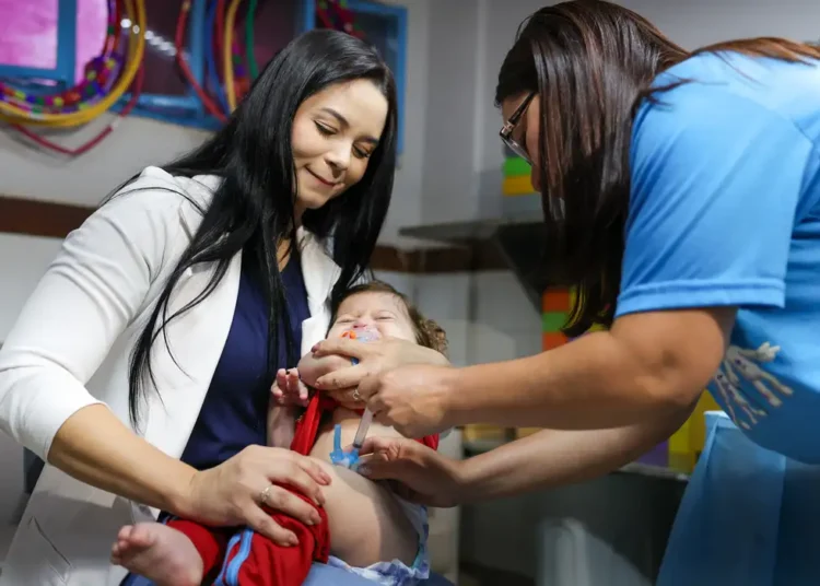 Todas as vacinas previstas no Calendário Nacional de 2025 estão disponíveis nas UBS de todo o país (Foto: Agência Brasil)