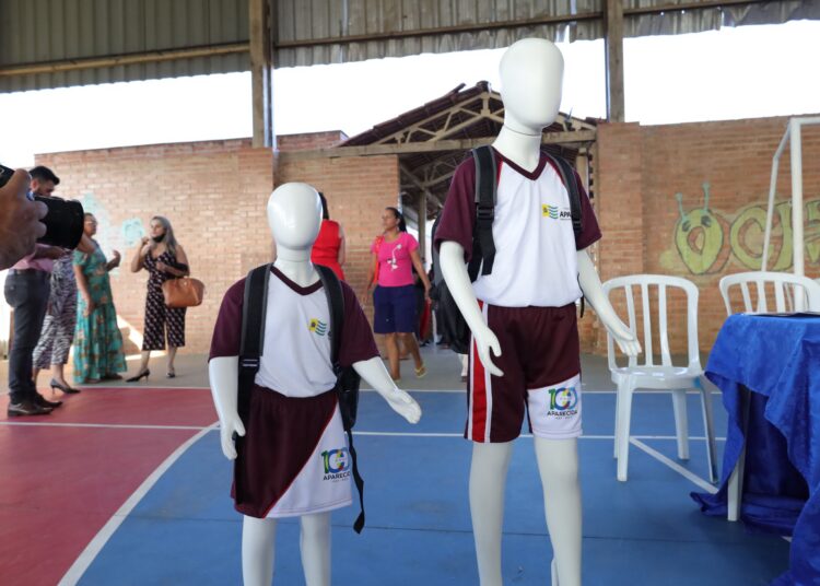 Entrega de uniformes escolares Aparecida de Goiânia