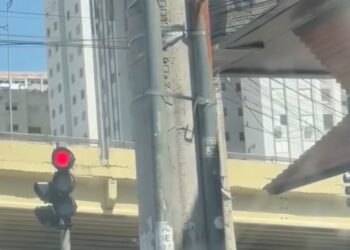 Fios no cruzamento da T-63 com a Avenida 85 | Foto: Folha Z