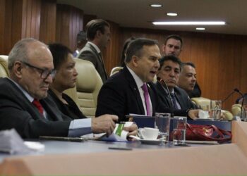 Prefeito Sandro Mabel ao lado do vereador Cabo Senna | Foto: Milena Cristina