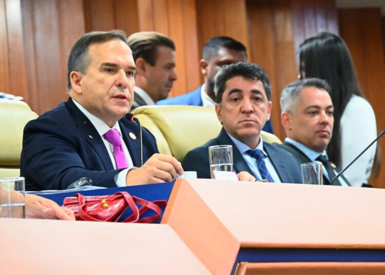 Cabo Senna e o prefeito Sandro Mabel | Foto: Divulgação