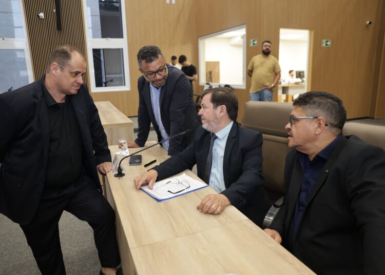 Parlamentares revelam bastidores de influência do Executivo e defendem independência para discutir projetos (Foto: Marcelo Silva)